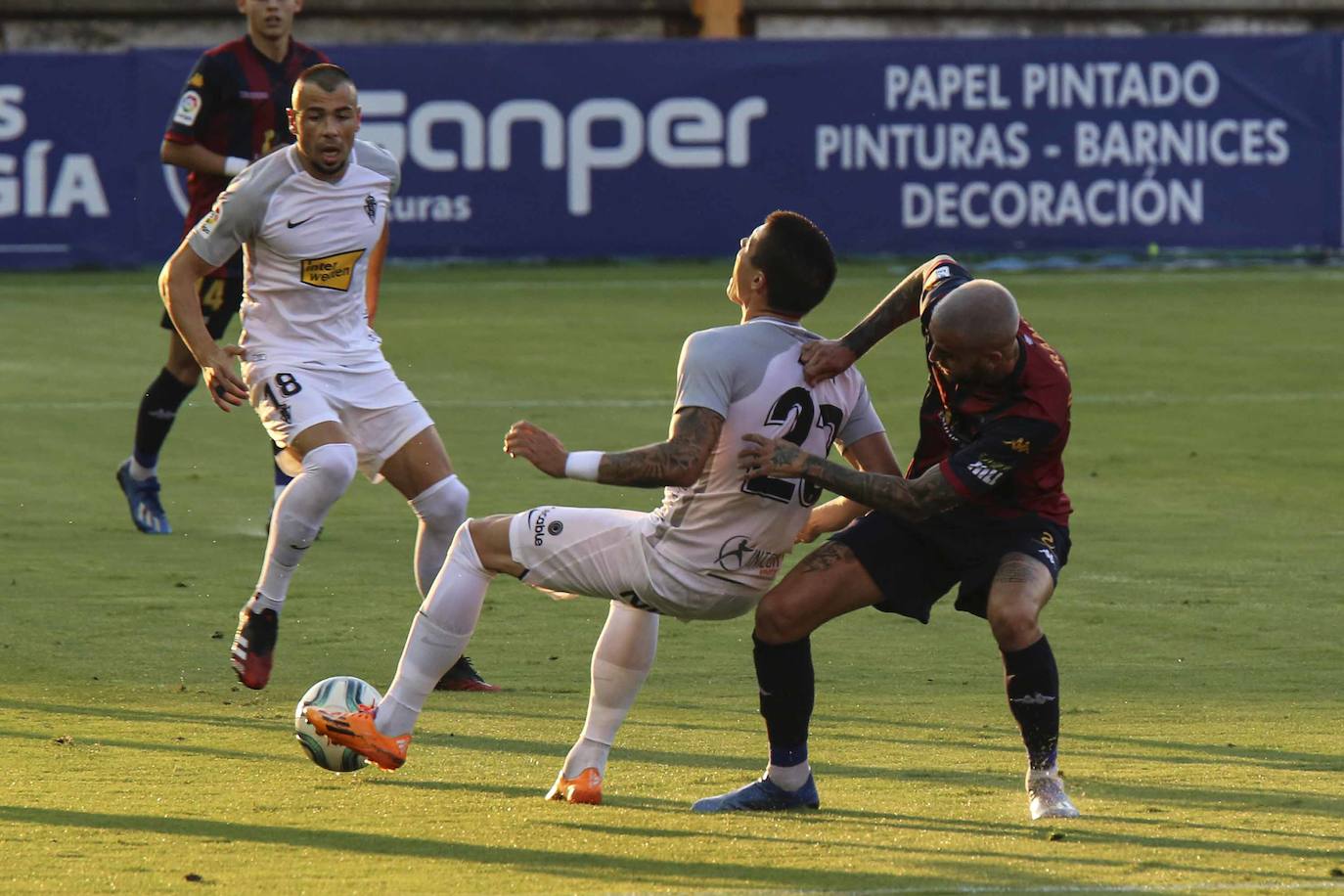 El Sportign ha jugado su penúltimo partido de la temporada ante el Extremadura en el estadio Francisco de la Hera. 