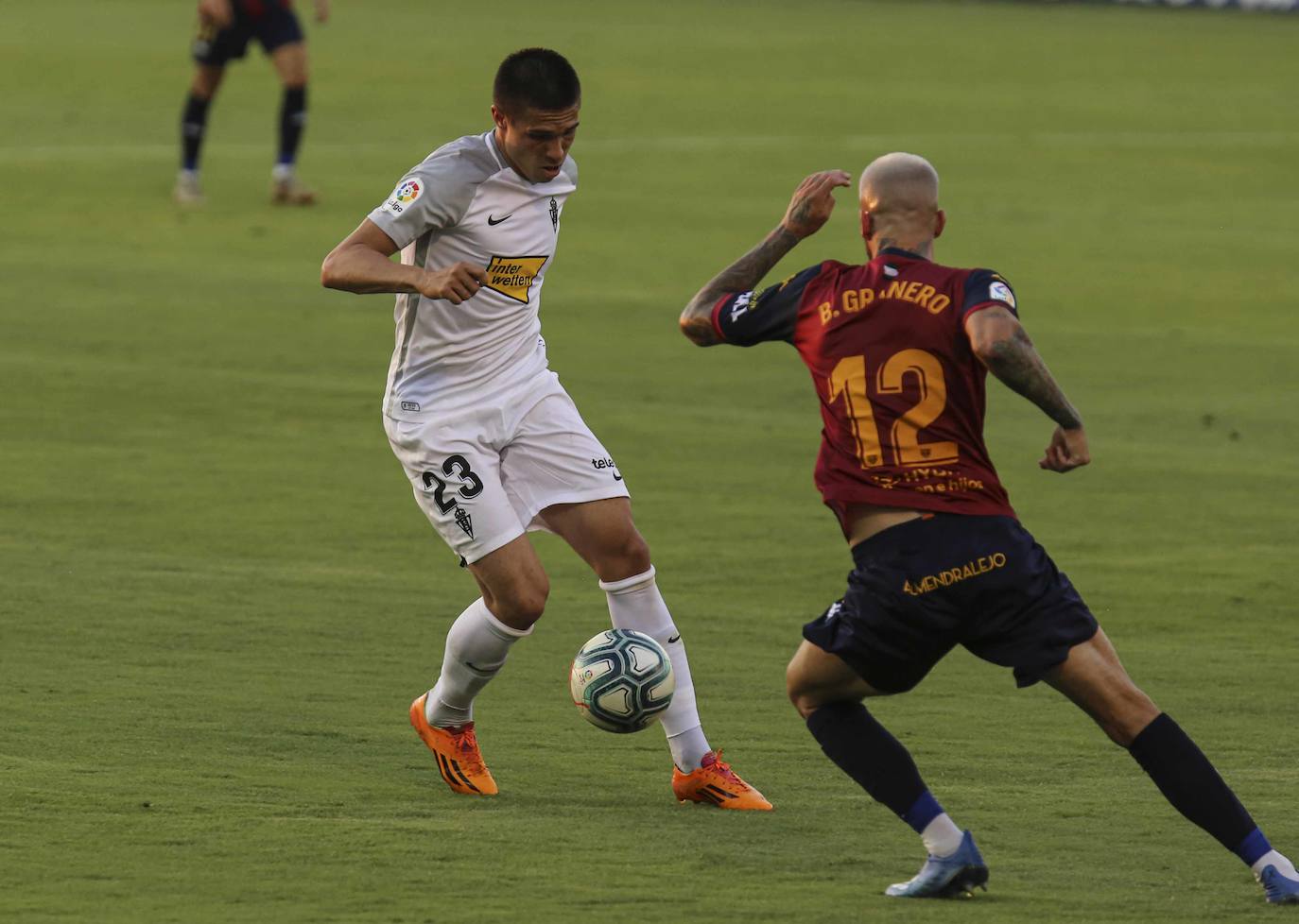 El Sportign ha jugado su penúltimo partido de la temporada ante el Extremadura en el estadio Francisco de la Hera. 