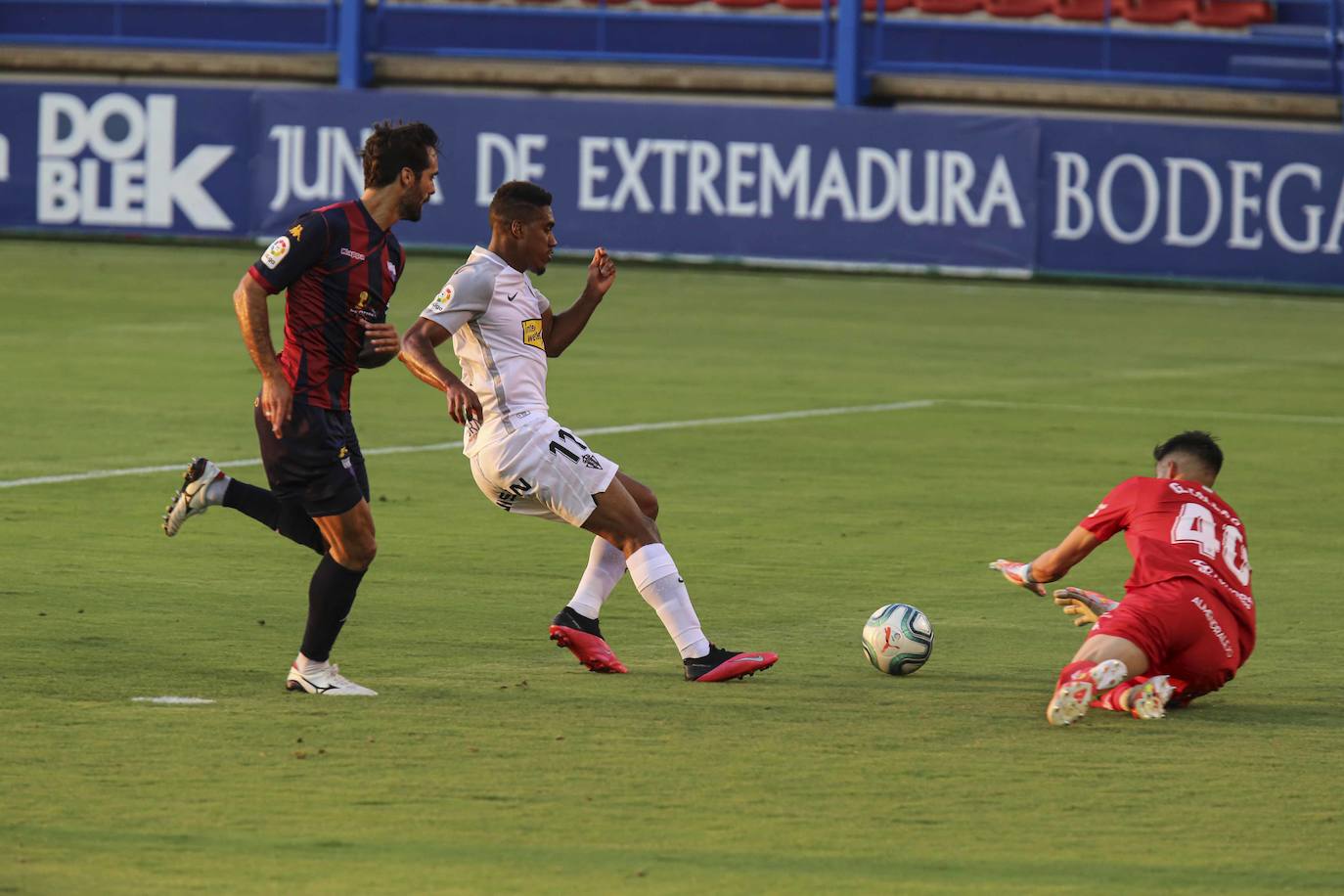 El Sportign ha jugado su penúltimo partido de la temporada ante el Extremadura en el estadio Francisco de la Hera. 