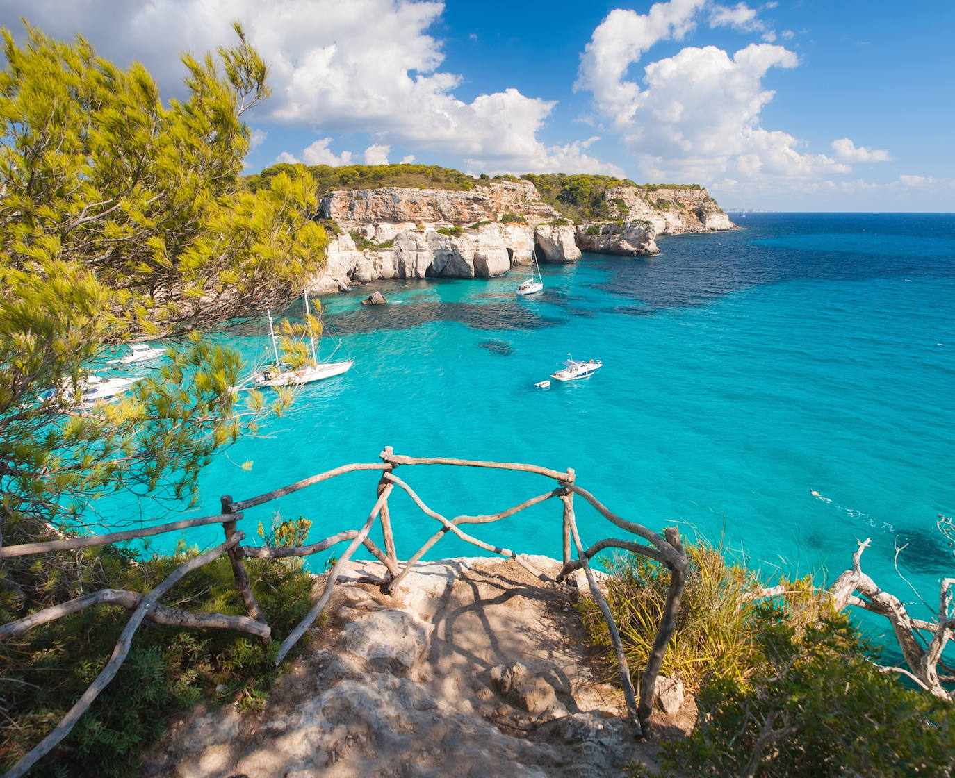 Calas Macarella —en la imagen— y Macarelleta (Menorca)