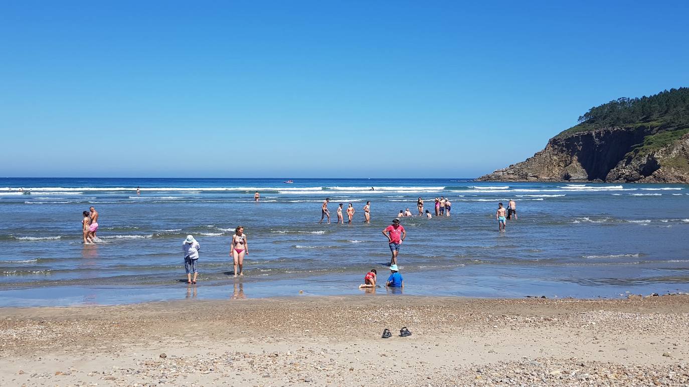 La región registra temperaturas que rozan los 30 grados en el interior mientras que en la costa se sobrepasan los 25 en muchos puntos. 