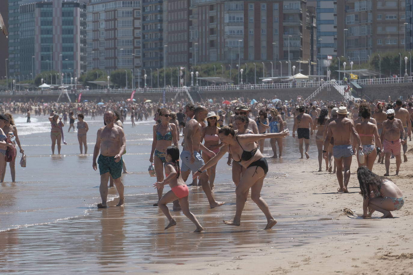 La región registra temperaturas que rozan los 30 grados en el interior mientras que en la costa se sobrepasan los 25 en muchos puntos. 