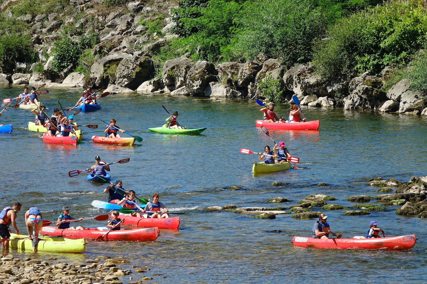 La región registra temperaturas que rozan los 30 grados en el interior mientras que en la costa se sobrepasan los 25 en muchos puntos. 