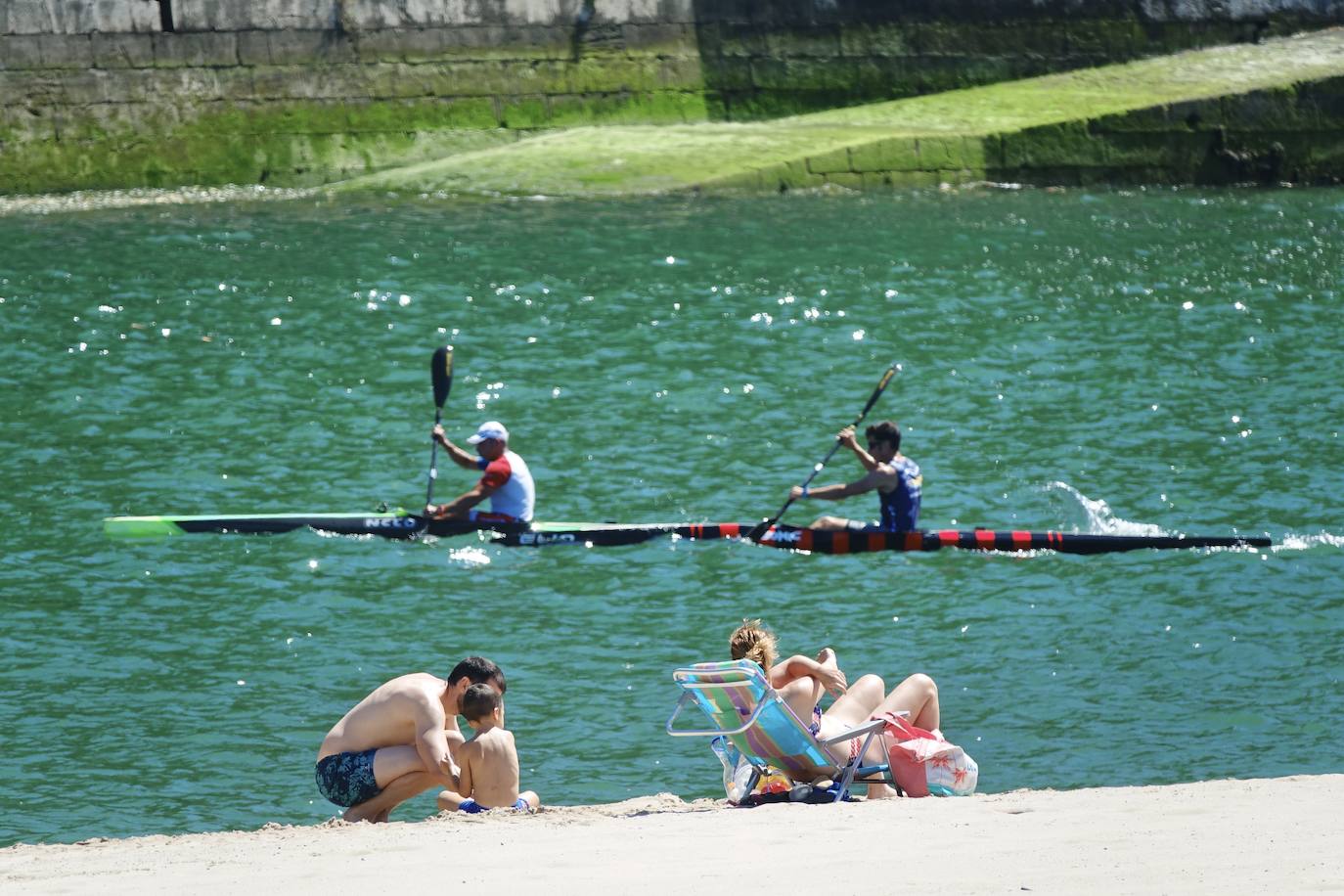 La región registra temperaturas que rozan los 30 grados en el interior mientras que en la costa se sobrepasan los 25 en muchos puntos. 