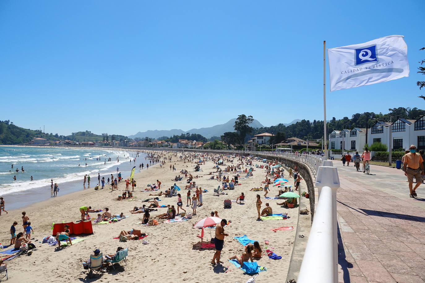 La región registra temperaturas que rozan los 30 grados en el interior mientras que en la costa se sobrepasan los 25 en muchos puntos. 