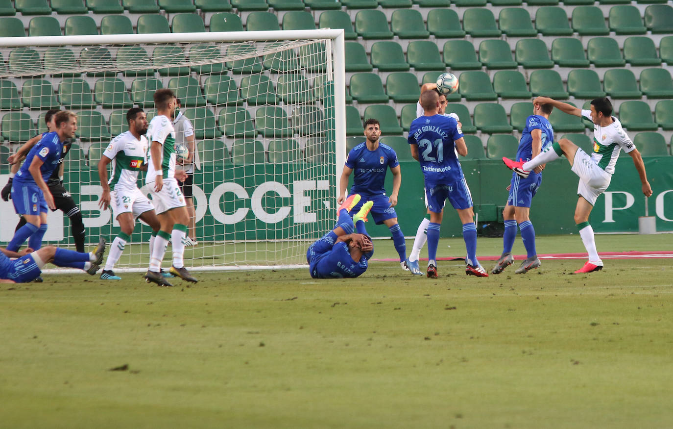 Los jugadores azules han disputado el último encuentro de la temporada en el estadio Martínez Valero. 