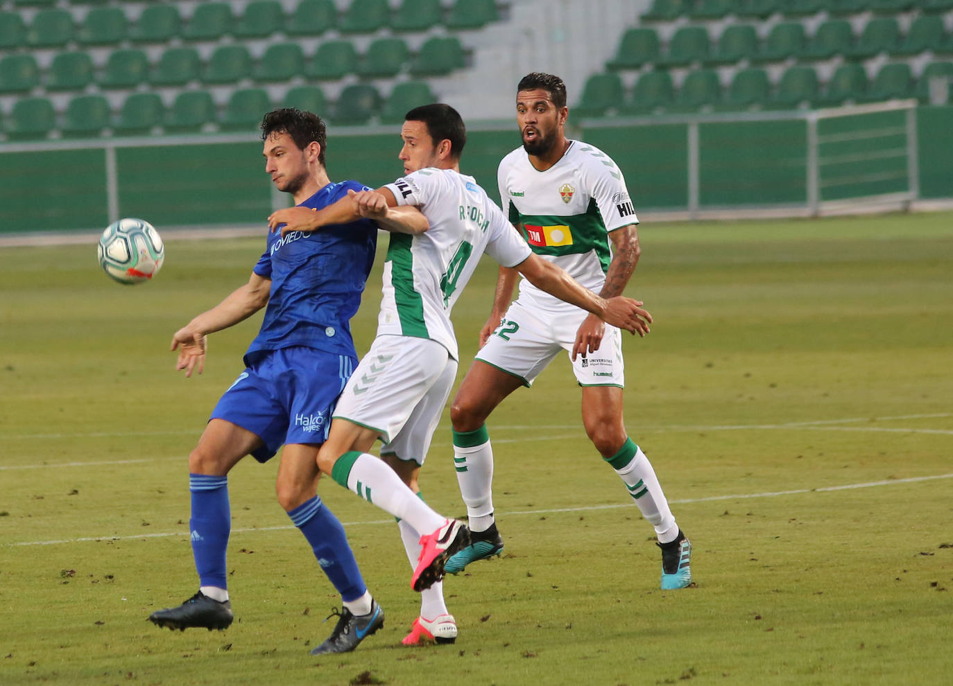 Los jugadores azules han disputado el último encuentro de la temporada en el estadio Martínez Valero. 