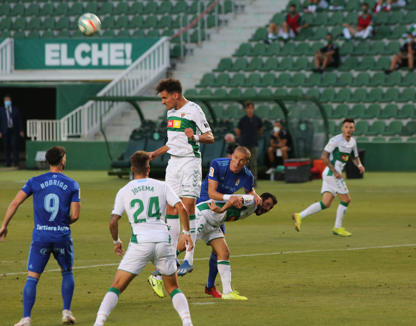 Los jugadores azules han disputado el último encuentro de la temporada en el estadio Martínez Valero. 