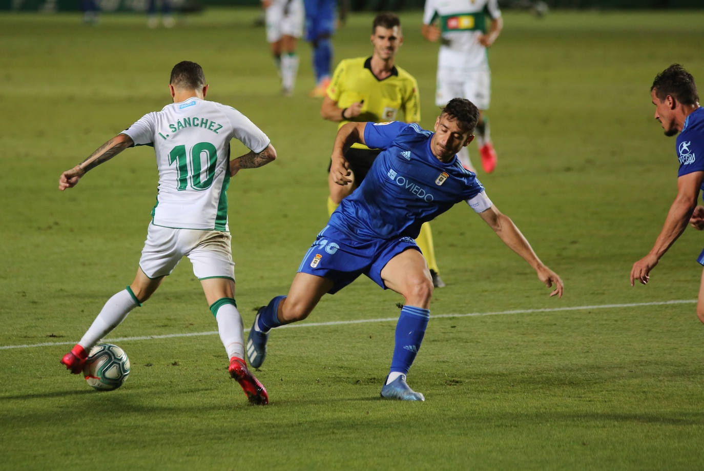 Los jugadores azules han disputado el último encuentro de la temporada en el estadio Martínez Valero. 