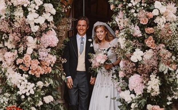 La historia detrás del vestido de novia y la tiara de Beatriz de York en su boda con Edoardo Mapelli