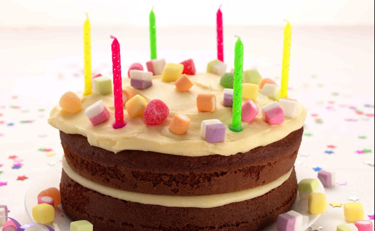 Cuando soplar las velas puede costarte la vida, la dura campaña para frenar brotes en las familias