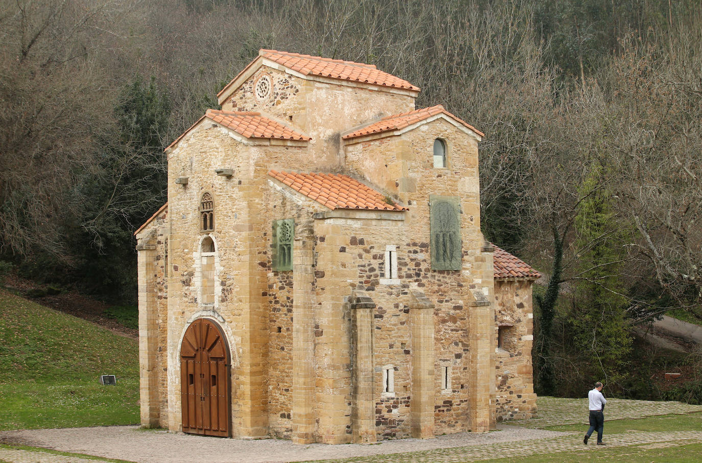 Iglesia de San Miguel de Lillo.