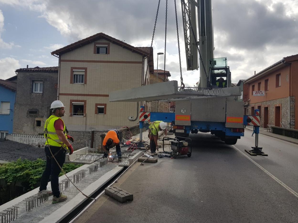 Las maniobras de esta instalación de esta plataforma se realizaron el martes. 