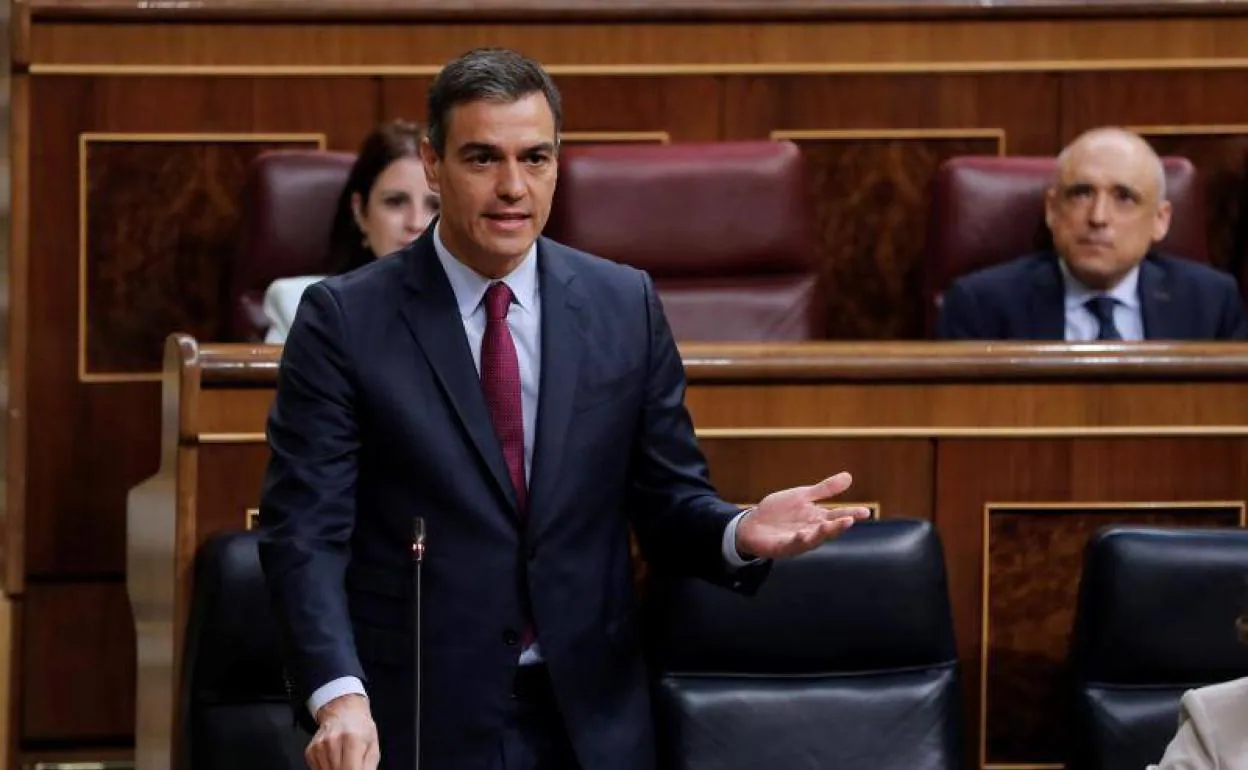 En la imagen, Pedro Sánchez durante su intervención en el Congreso este miércoles. En el vídeo, explicación de cómo ha sido la situación de España desde que se decretase la 'nueva normalidad'.