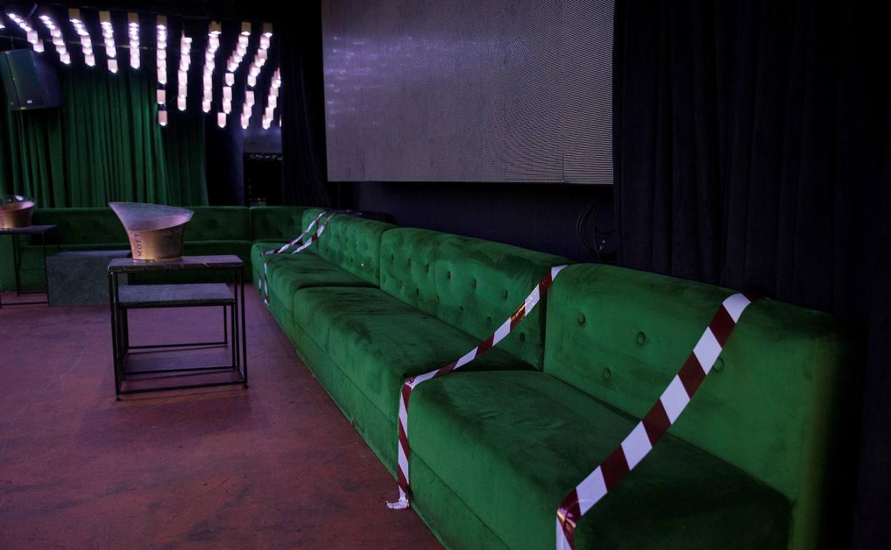 Cataluña cierra las discotecas y salas de fiestas para atajar los brotes de coronavirus