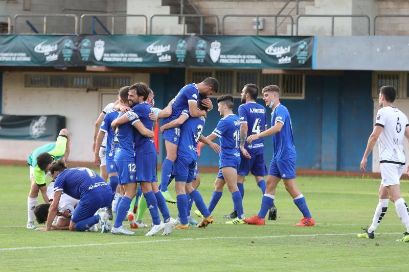 El conjunto ovetense se impuso este sábado en el Suárez Puerta al Caudal por 2-0, por lo que jugará la próxima campaña en la tercera categoría del fútbol español.