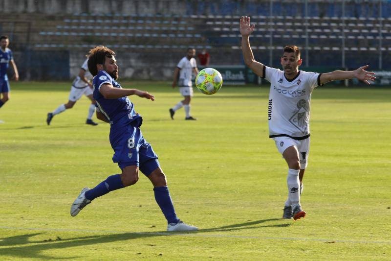 El conjunto ovetense se impuso este sábado en el Suárez Puerta al Caudal por 2-0, por lo que jugará la próxima campaña en la tercera categoría del fútbol español.