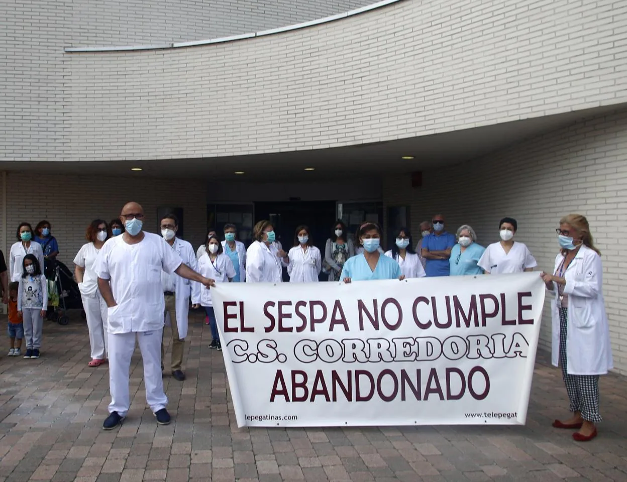 El personal del centro de salud de La Corredoria durante una de las manifestaciones de las últimas semanas para exigir más medios. 