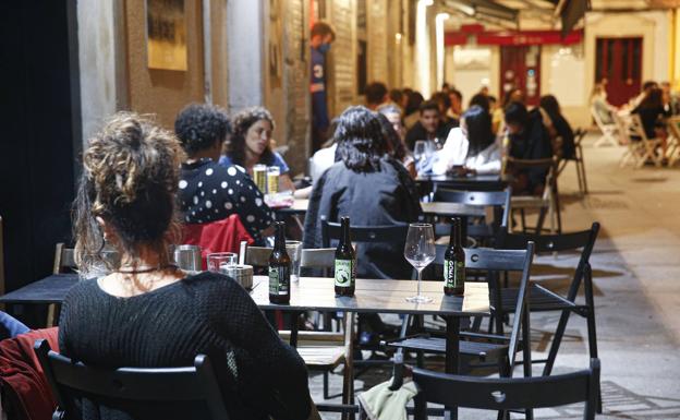 Terrazas en la Ruta de los Vinos de Gijón. 