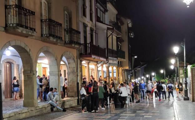 La calle Galiana, muy animada a lo largo de la noche. 