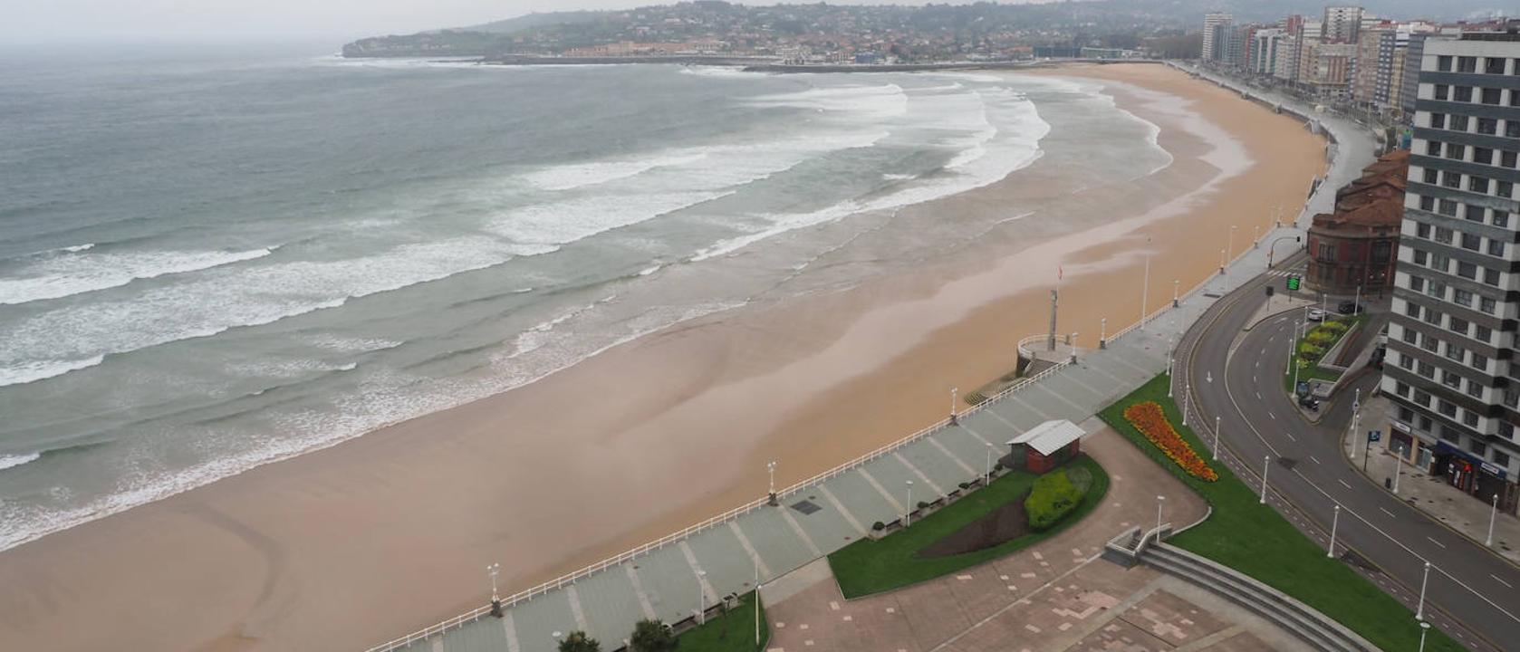 ANUARIO 2020: Las calles de Gijón, vacías o entre aplausos y protestas