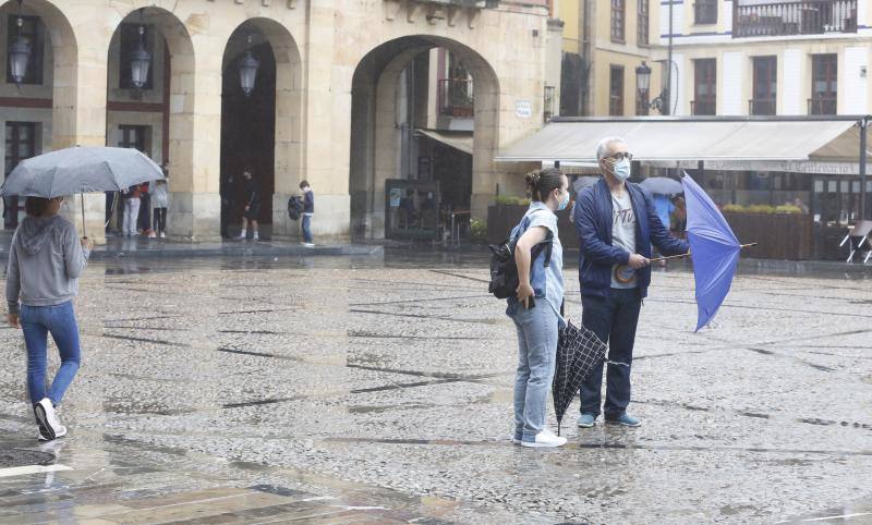 El Principado ha vivido un martes lluvioso, aunque el sol volverá a brillar a partir del miércoles. 