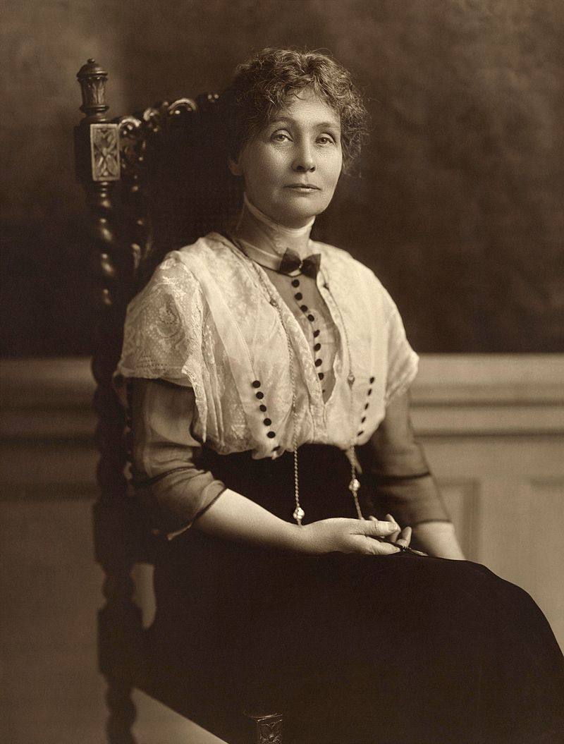 4. Emmeline Pankhurst fue una activista política británica y líder del movimiento sufragista de Gran Bretaña, el cual ayudó a las mujeres a ganar el derecho a votar en 1918. 