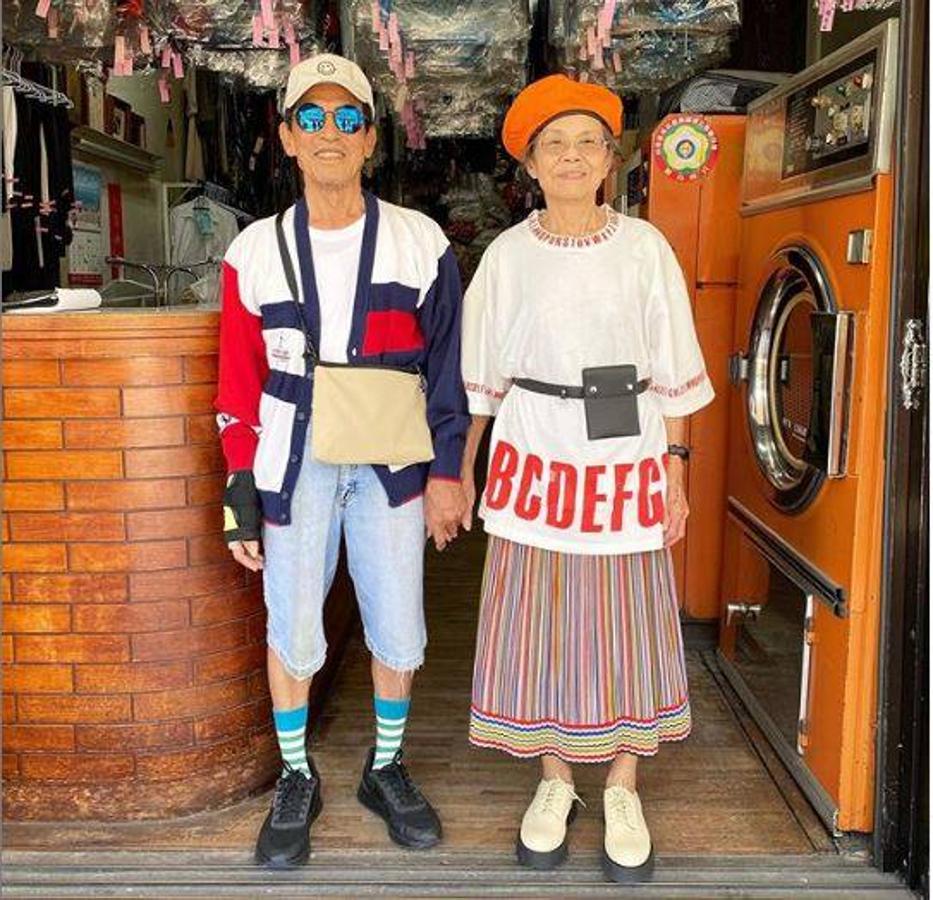 Fotos: Una pareja de ancianos crea looks increíbles con ropa olvidada en su lavandería