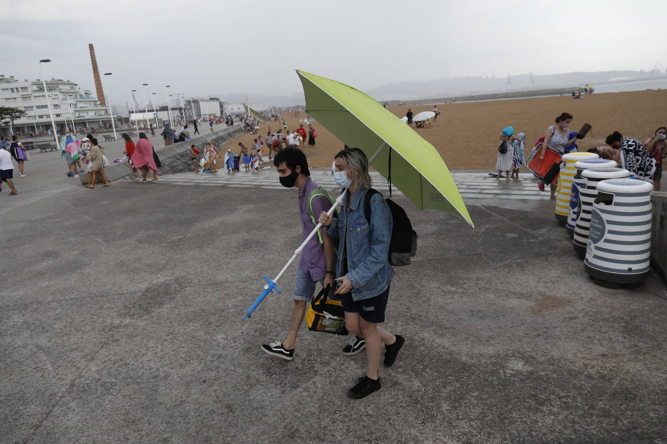 Fotos: La tormenta enfría el ambiente y vacía playas