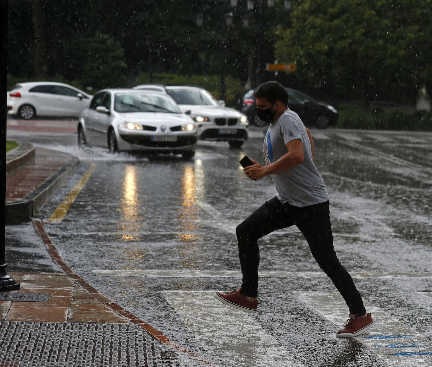 Fotos: La tormenta enfría el ambiente y vacía playas