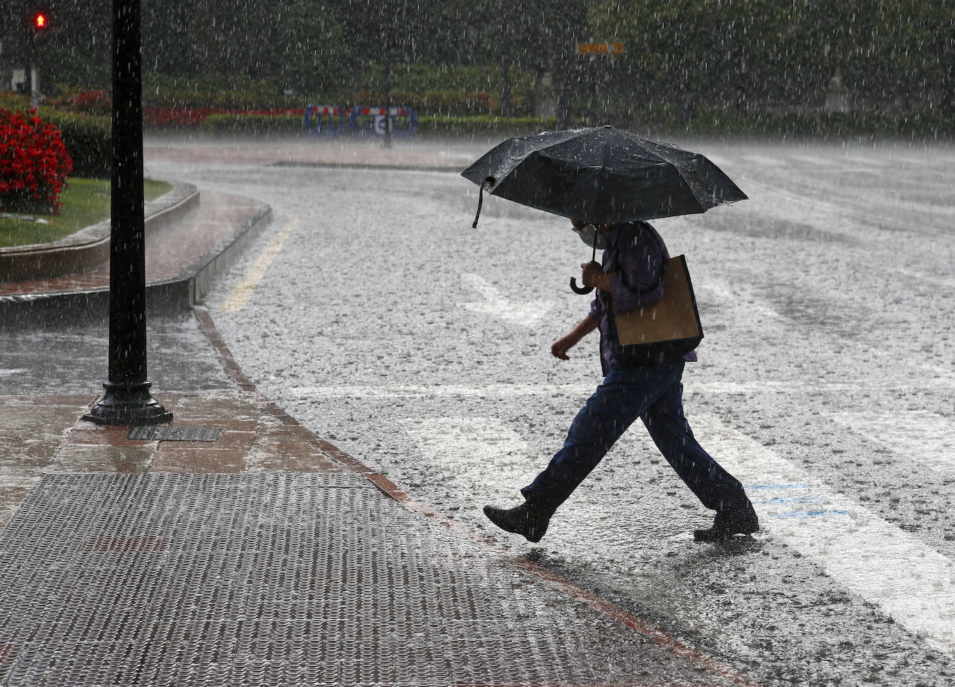 Fotos: La tormenta enfría el ambiente y vacía playas