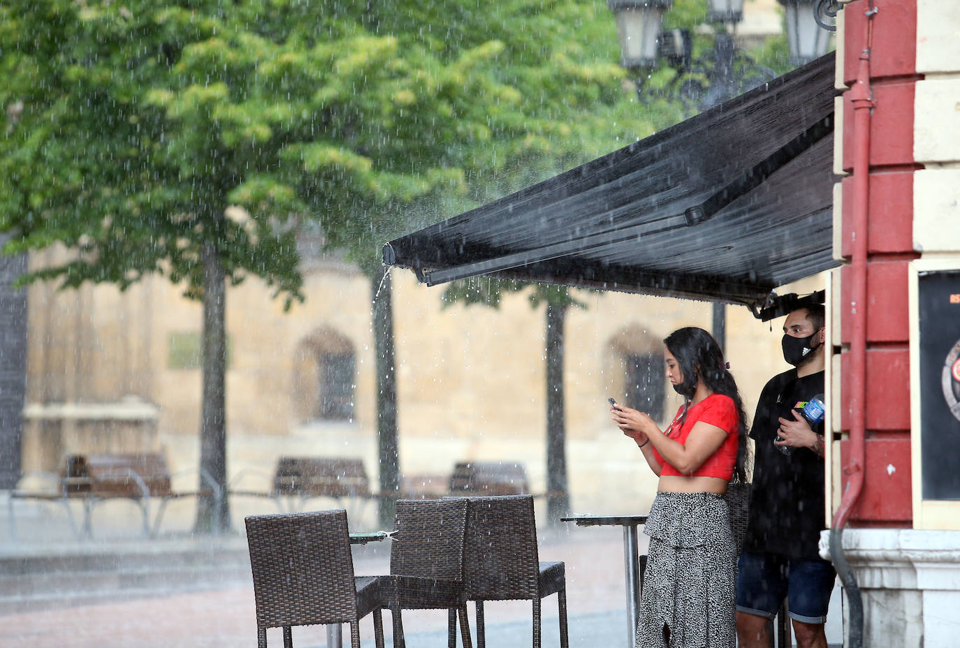 Fotos: La tormenta enfría el ambiente y vacía playas