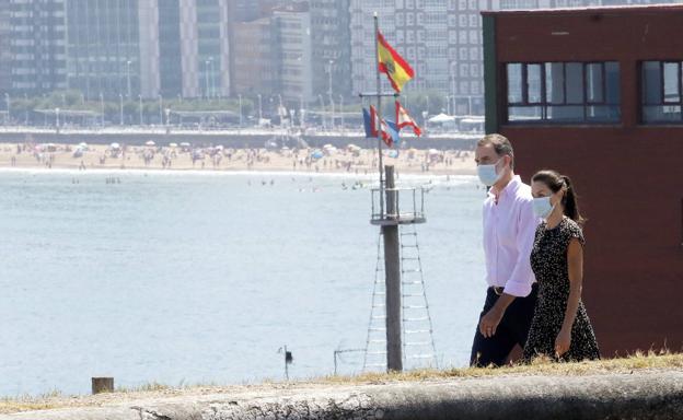 Don Felipe y doña Letizia, en el cerro de Santa Catalina.