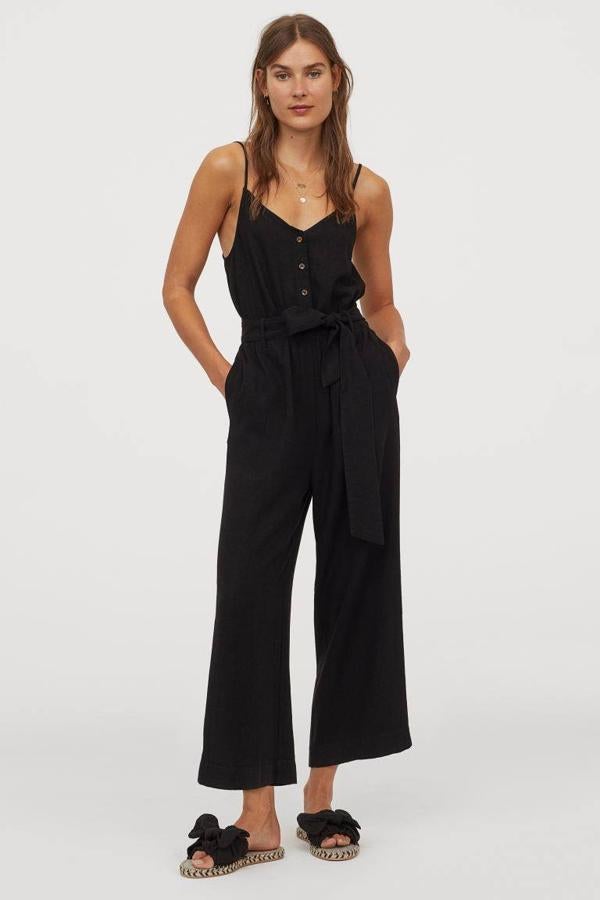 Mono con mezcla de lino en color negro y de H&M, 29,99 euros.