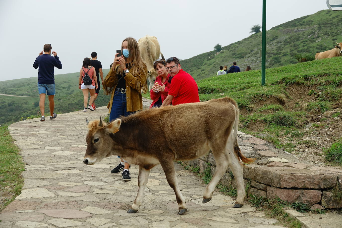 La región, que comienza el cambio de quincena con cielos nubosos, ha visto, no obstante, con sus puntos más turísticos se llenaban de visitantes. 