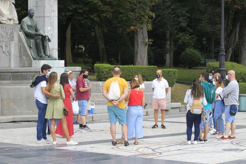 La región, que comienza el cambio de quincena con cielos nubosos, ha visto, no obstante, con sus puntos más turísticos se llenaban de visitantes. 
