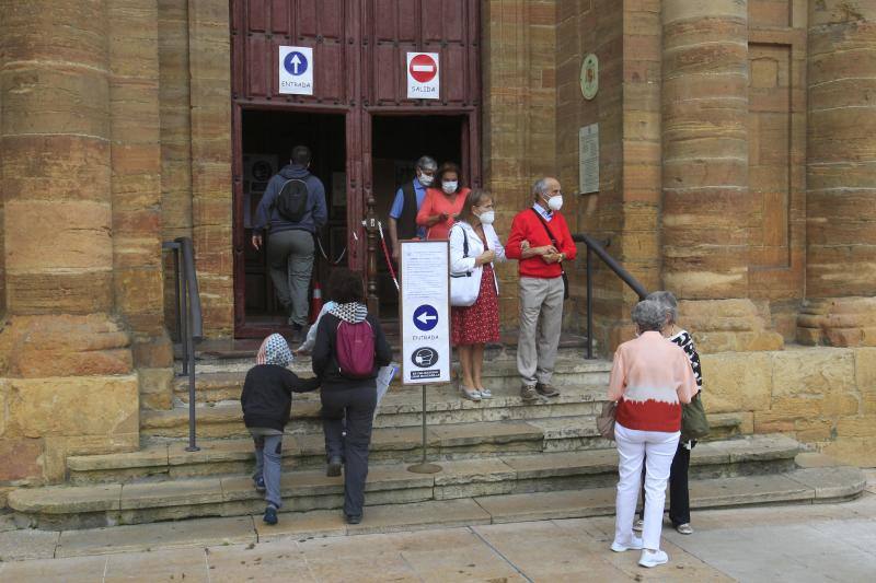 La región, que comienza el cambio de quincena con cielos nubosos, ha visto, no obstante, con sus puntos más turísticos se llenaban de visitantes. 