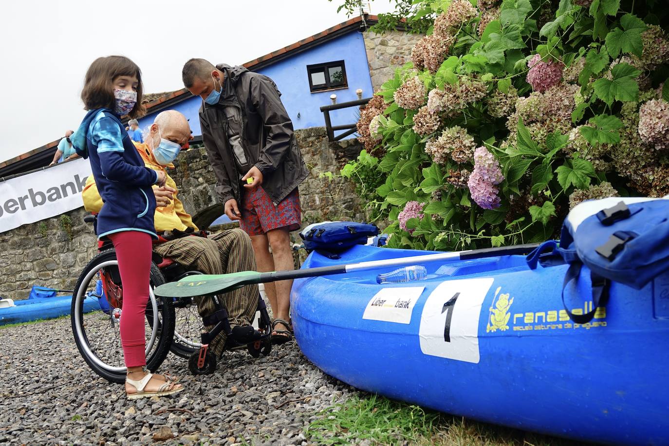 El XXVII Descenso del Sella Adaptado contó con la participación de un grupo reducido de deportistas con discapacidad para que la celebración de la prueba se ajustara a la normativa de prevención y actuación ante la #covid19. Las piraguas fueron ocupadas por una persona con discapacidad y un acompañante sin afectación y bajo medidas de seguridad sanitarias