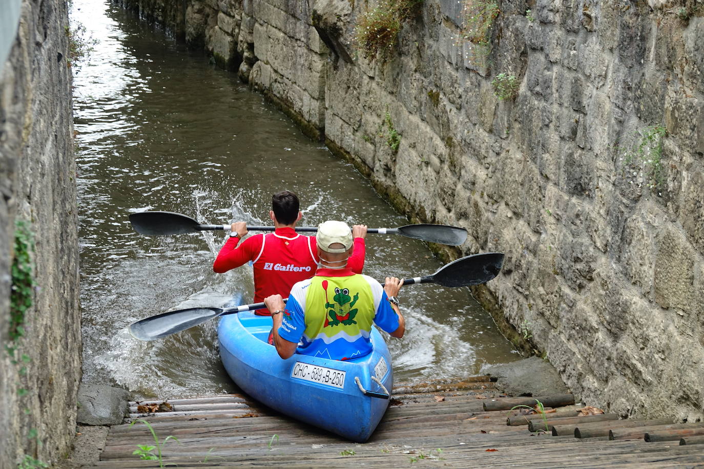 El XXVII Descenso del Sella Adaptado contó con la participación de un grupo reducido de deportistas con discapacidad para que la celebración de la prueba se ajustara a la normativa de prevención y actuación ante la #covid19. Las piraguas fueron ocupadas por una persona con discapacidad y un acompañante sin afectación y bajo medidas de seguridad sanitarias