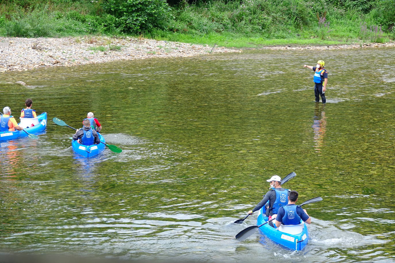 El XXVII Descenso del Sella Adaptado contó con la participación de un grupo reducido de deportistas con discapacidad para que la celebración de la prueba se ajustara a la normativa de prevención y actuación ante la #covid19. Las piraguas fueron ocupadas por una persona con discapacidad y un acompañante sin afectación y bajo medidas de seguridad sanitarias