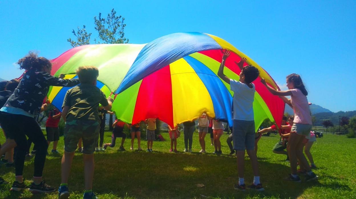 Un grupo de niños, en un campamento de verano en Asturias. 