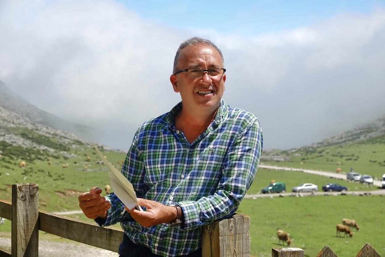 José Antonio García en la Vega de Enol, en los Picos. 