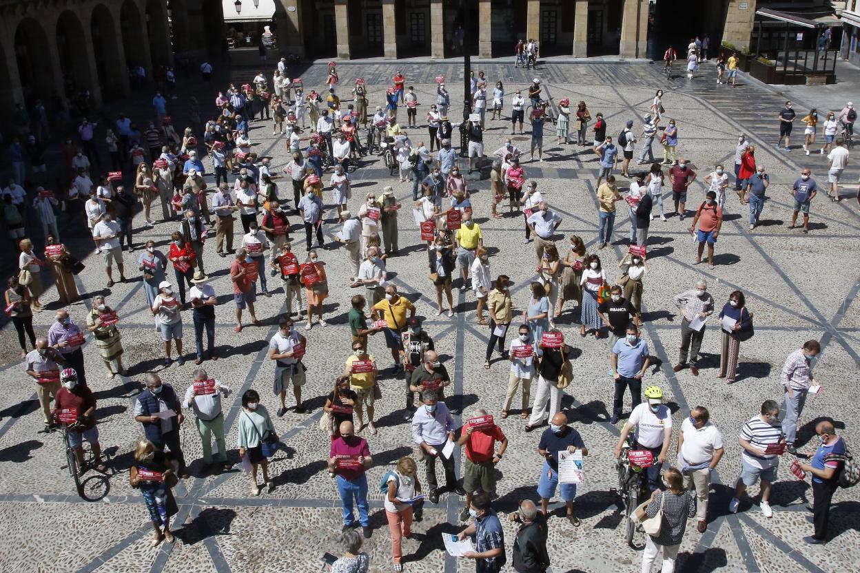 Protesta de la plataforma Stop Muro en la plaza Mayor. 