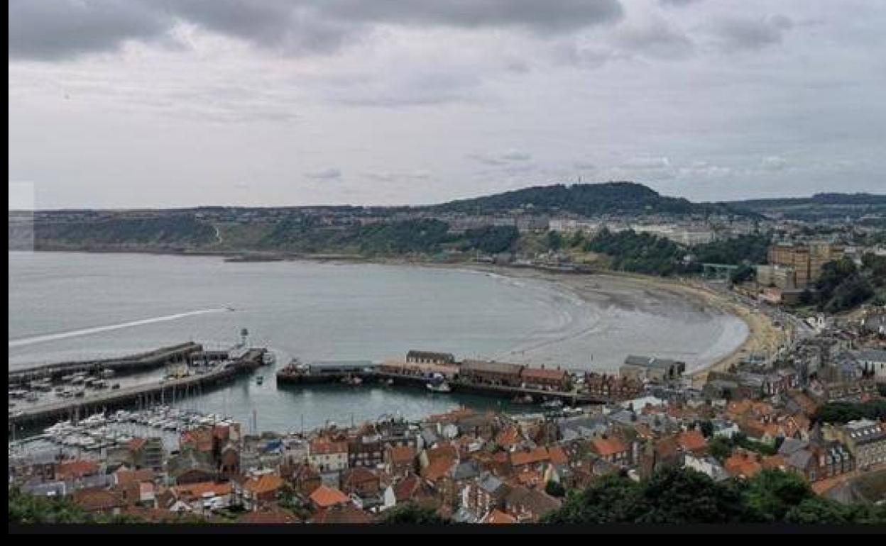 El niño sobrevivió durante más de una hora en el mar después de que la marea y el viento lo arrastraran a través de South Bay, en Scarborough, Yorkshire del Norte