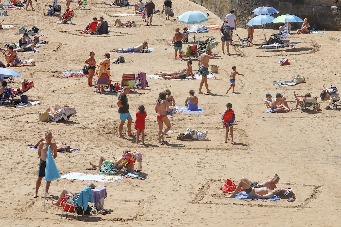 Las playas se convierten en el destino perfecto para atajar el calor