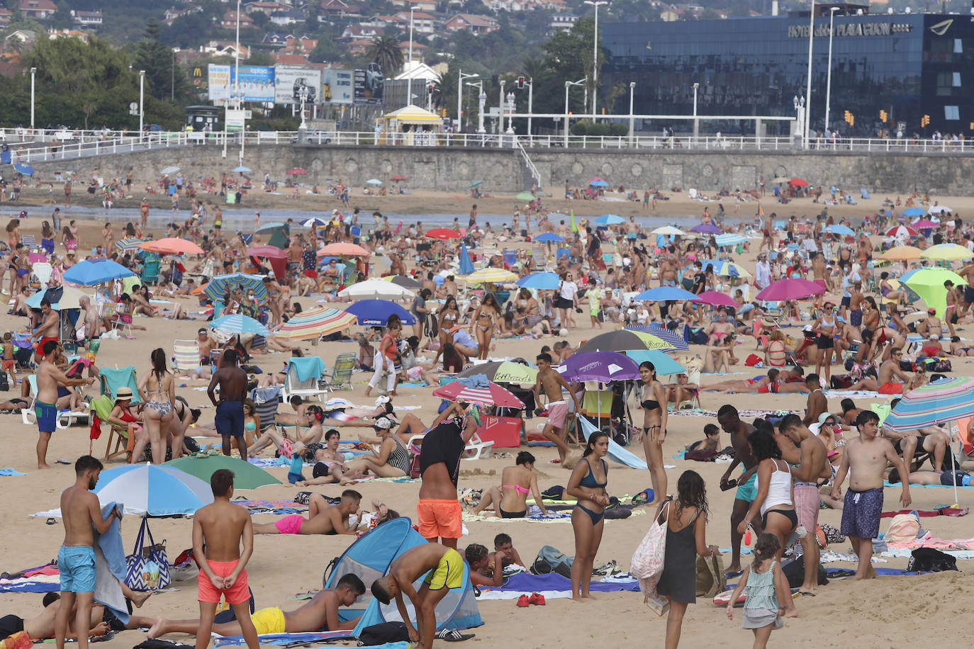 Las playas se convierten en el destino perfecto para atajar el calor