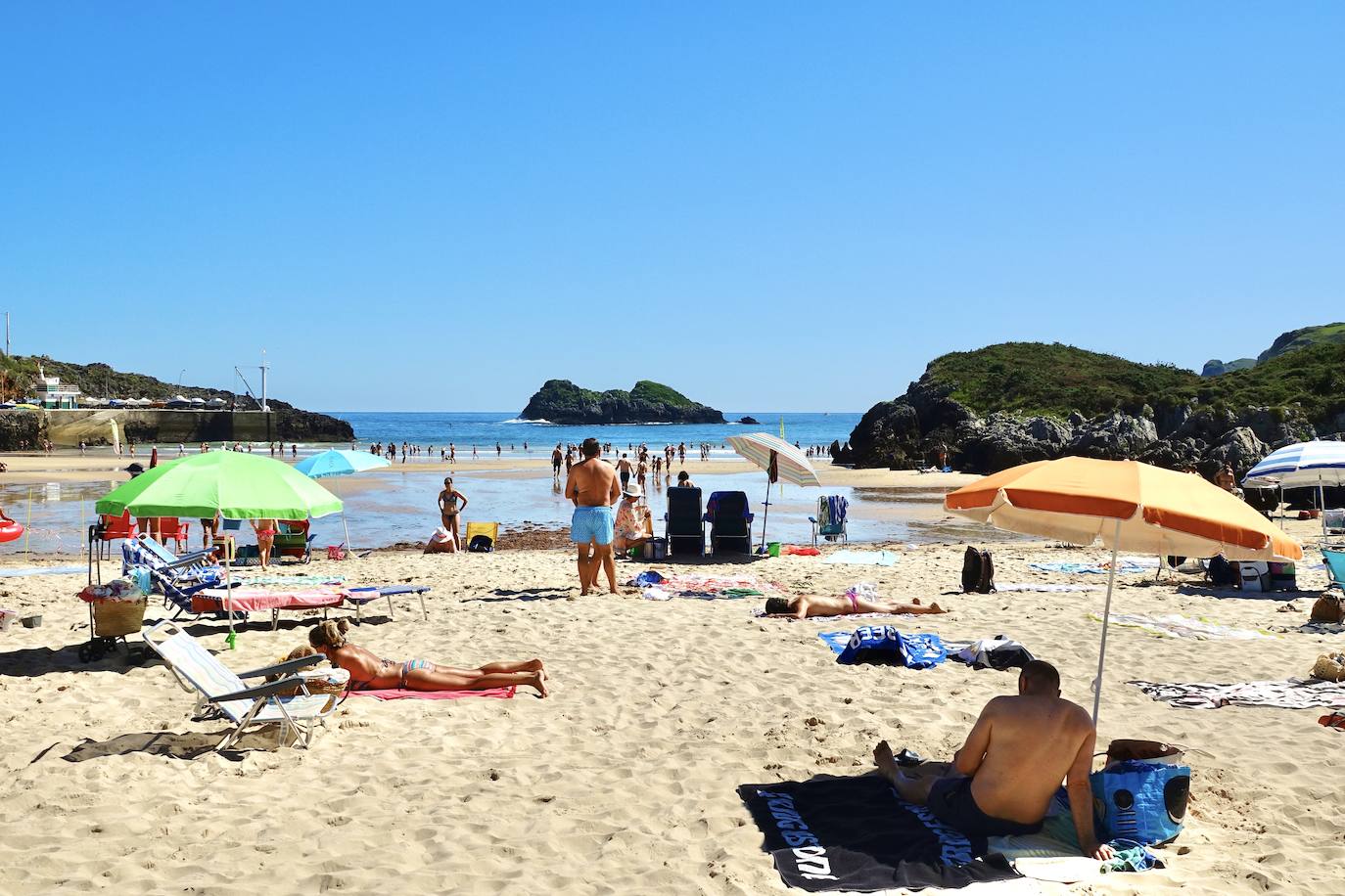 Las playas se convierten en el destino perfecto para atajar el calor