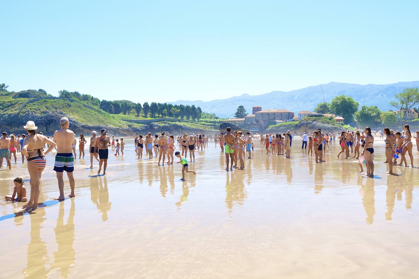 Las playas se convierten en el destino perfecto para atajar el calor