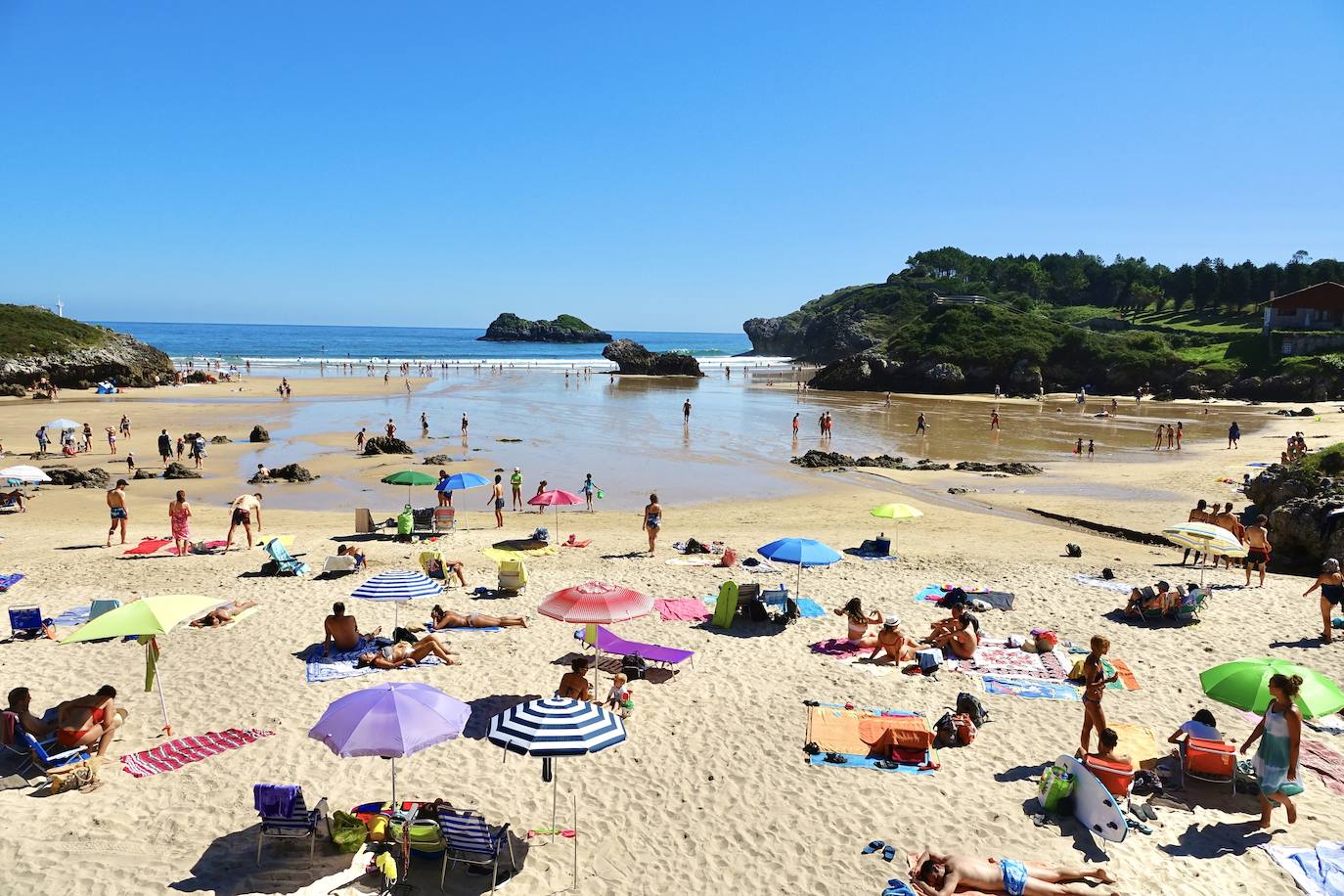 Las playas se convierten en el destino perfecto para atajar el calor