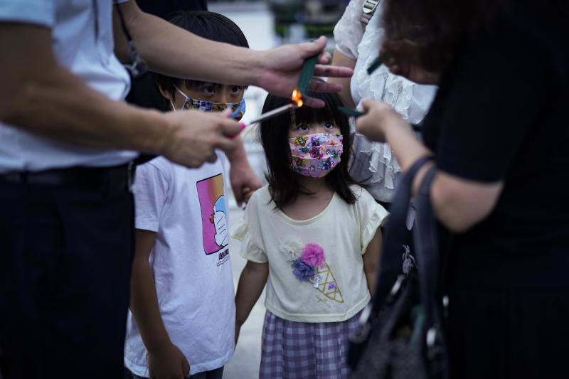 En 1945, Estados Unidos arrojó dos bombas nucleares sobre las ciudades de Hiroshima y Nagasaki los días 6 y 9 de agosto, respectivamente, matando a más de 200.000 personas. Los eventos de conmemoración anual del 75 aniversario han estado marcados por la pandemia de coronavirus